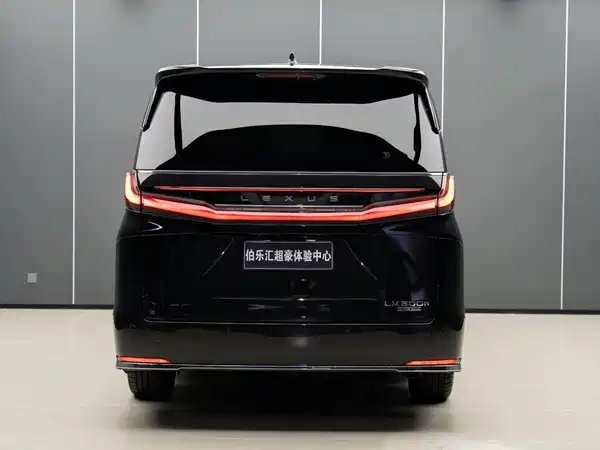 Lexus LM 2026