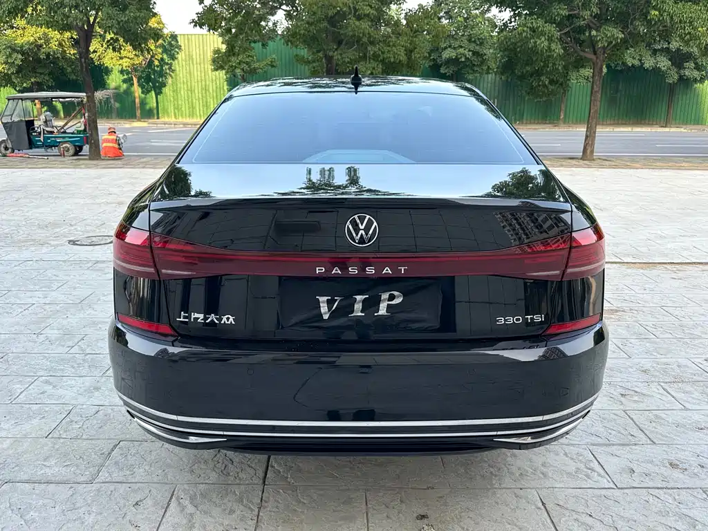 Volkswagen Passat 2023 — фото 9