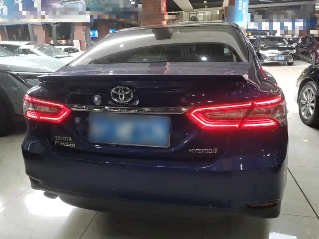 Toyota Camry 2019 — фото 6