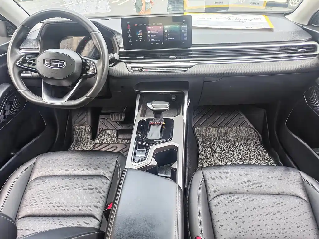 Geely Emgrand 2022