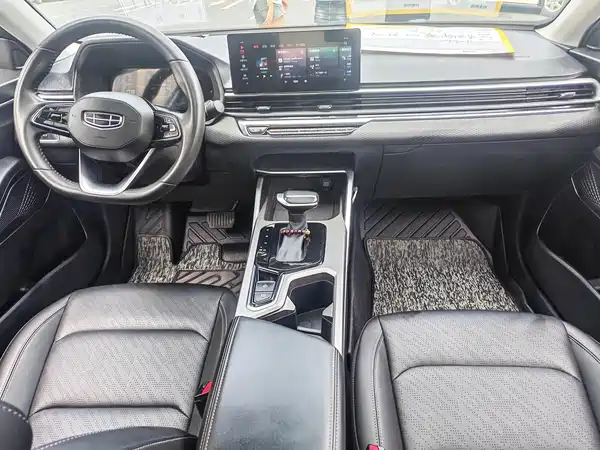 Geely Emgrand 2022