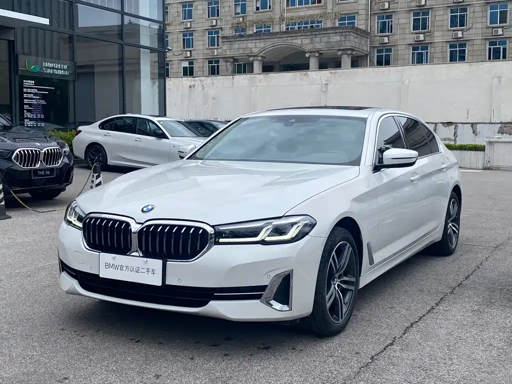 BMW 5 Series 2022 — фото 1