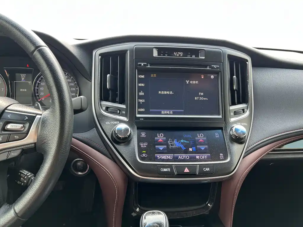 Toyota Crown 2018 — фото 14