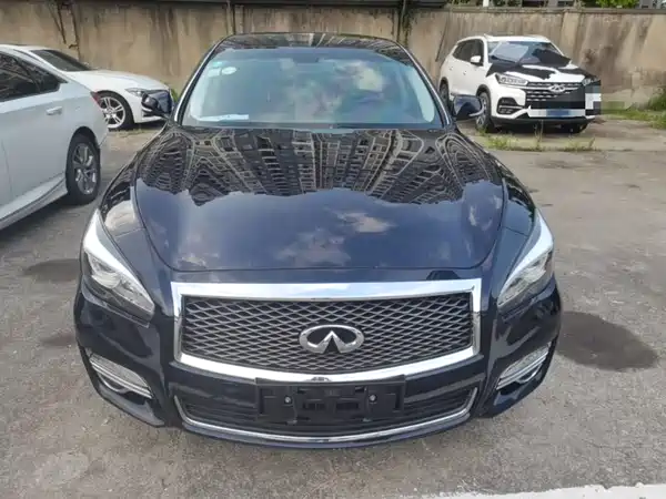 Infiniti Q70 2016
