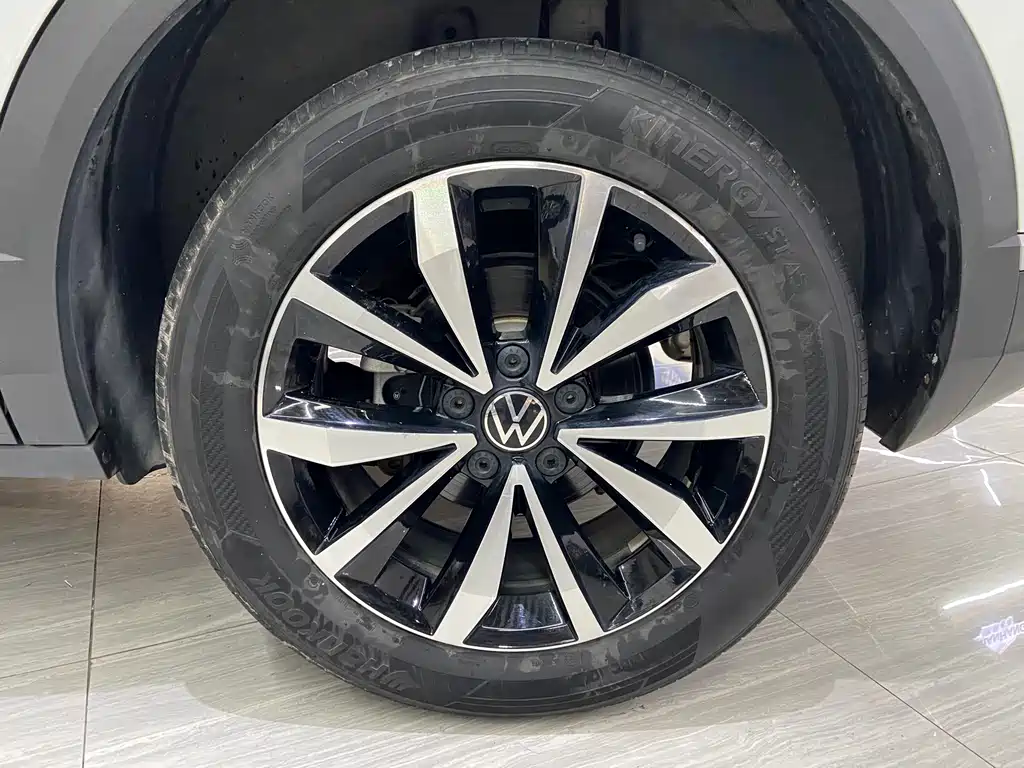 Volkswagen T-Roc 2023 — фото 10