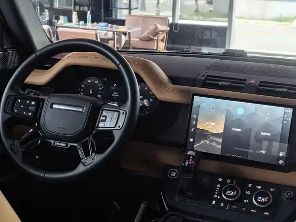 Land Rover Defender 2024