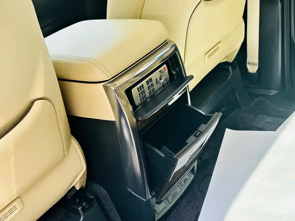 Toyota Alphard 2020 — фото 19