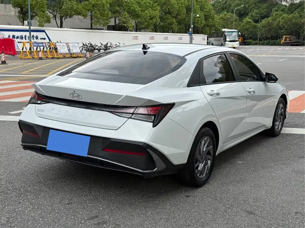 Hyundai Elantra 2024