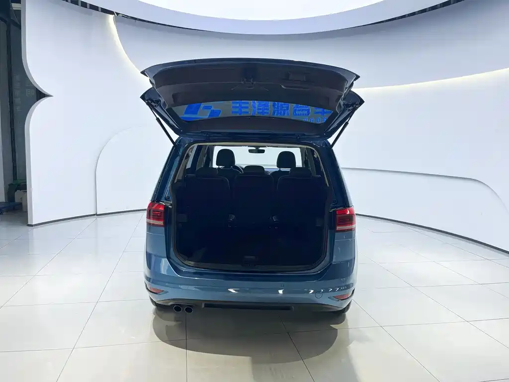 Volkswagen Touran 2019 — фото 10