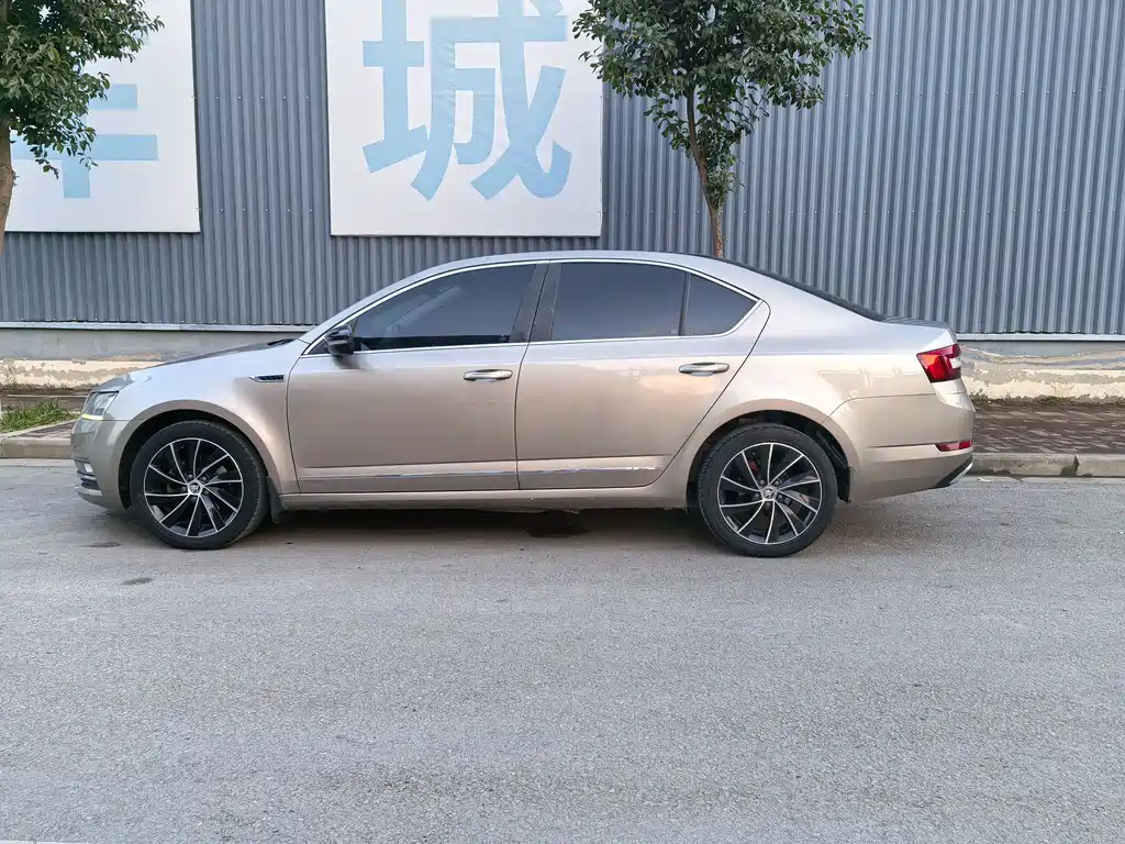 Skoda Octavia 2017 — фото 4