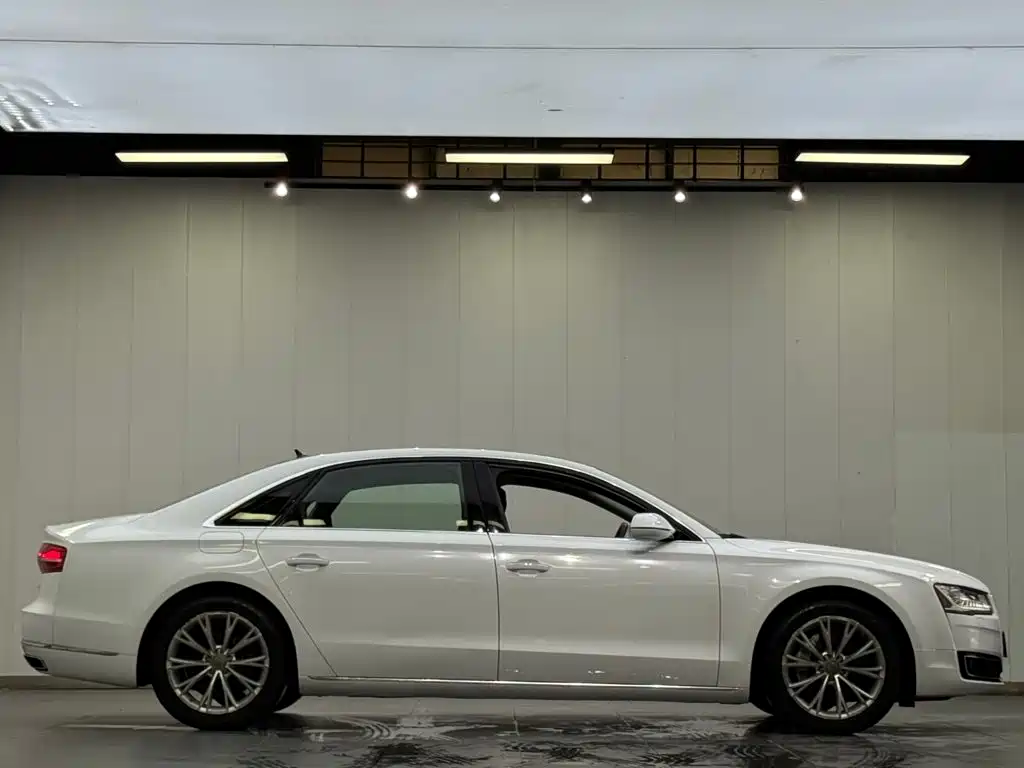 Audi A8 2015 — фото 12