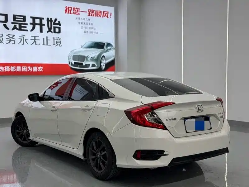 Honda Civic 2020 — фото 11