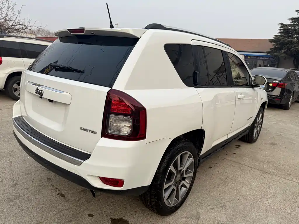 Jeep Compass 2014 — фото 11