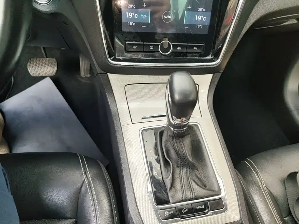 Roewe RX5 New Energy 2019 — фото 14