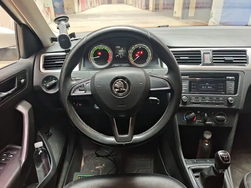 Skoda Rapid 2019 — фото 11