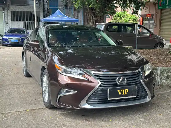 Lexus ES 2018