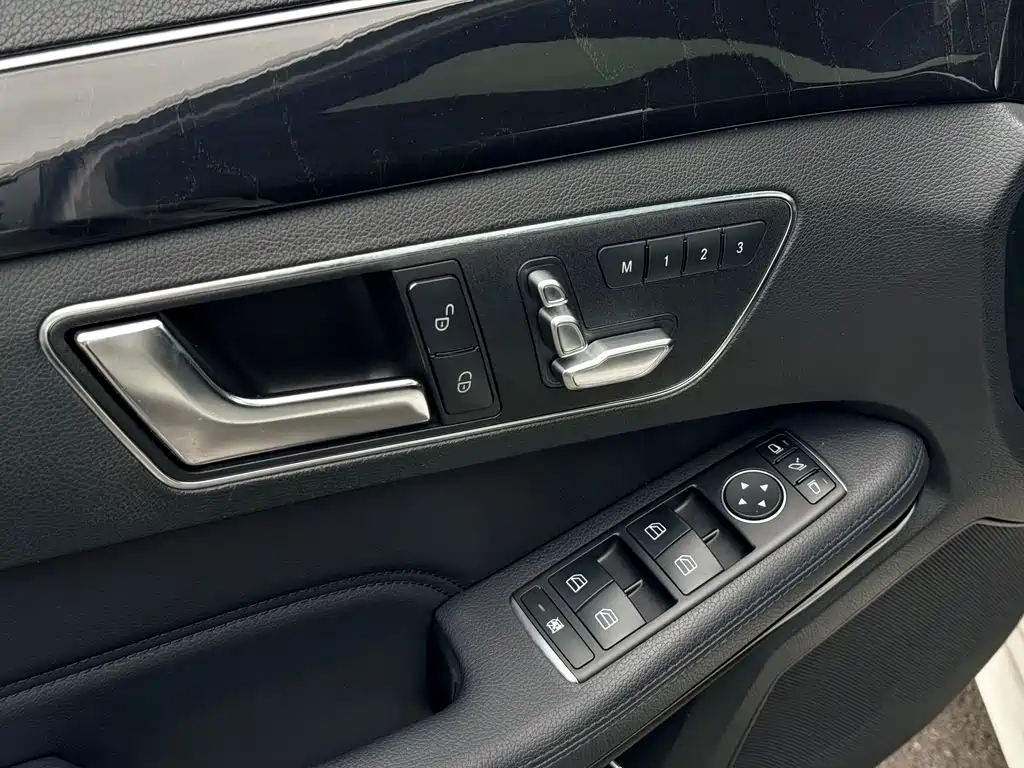 Mercedes-Benz E-Class 2015 — фото 26