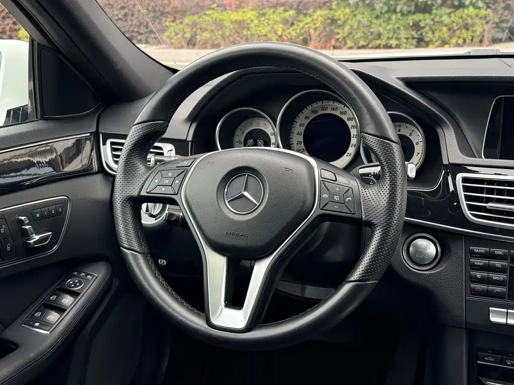 Mercedes-Benz E-Class 2015 — фото 20