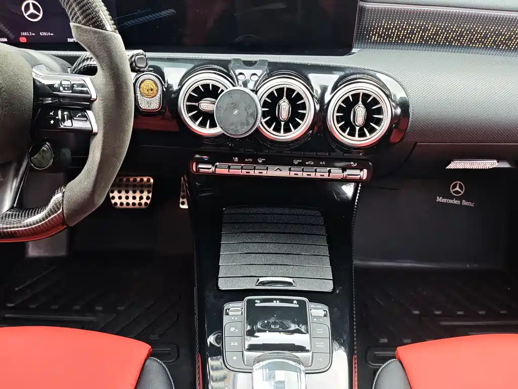 Mercedes-Benz A-Class AMG 2023 — фото 5