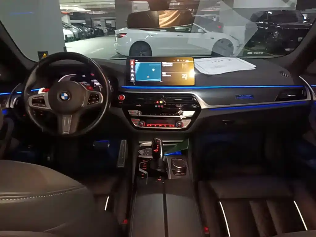 BMW 5 Series 2023 — фото 10
