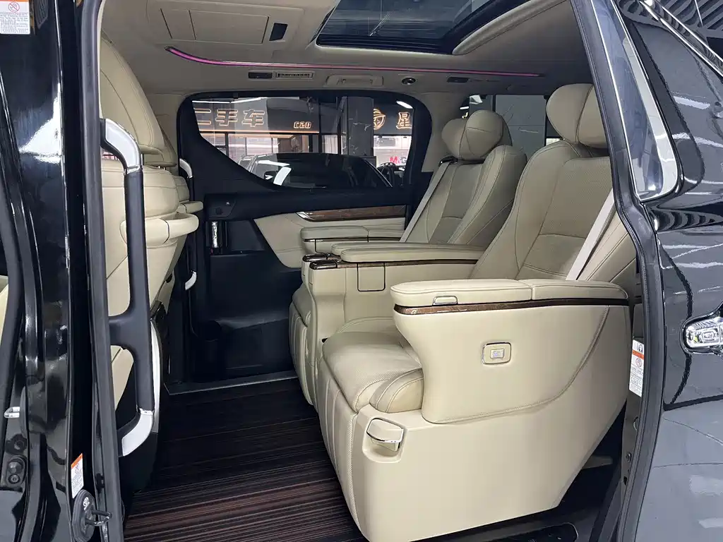 Toyota Alphard 2016 — фото 8