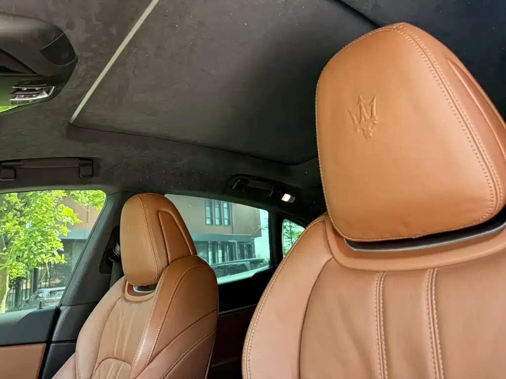 Maserati Levante 2017 — фото 11
