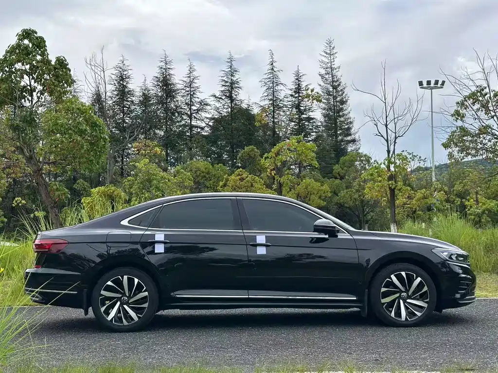 Volkswagen Passat 2023 — фото 11