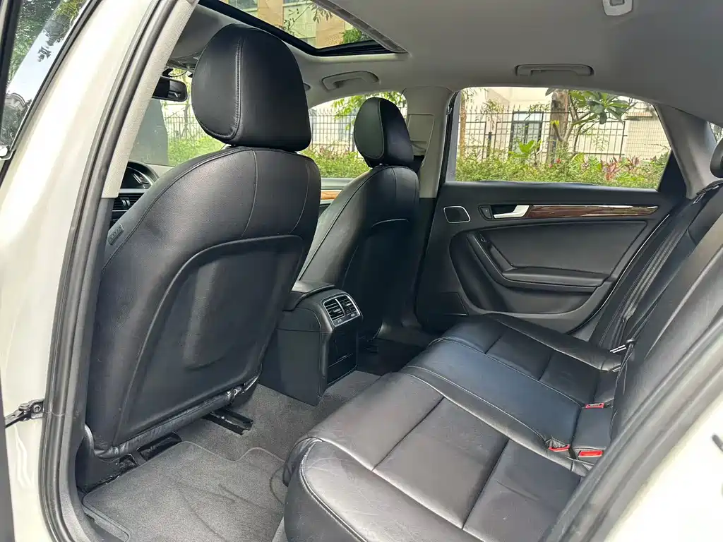Audi A4L 2015