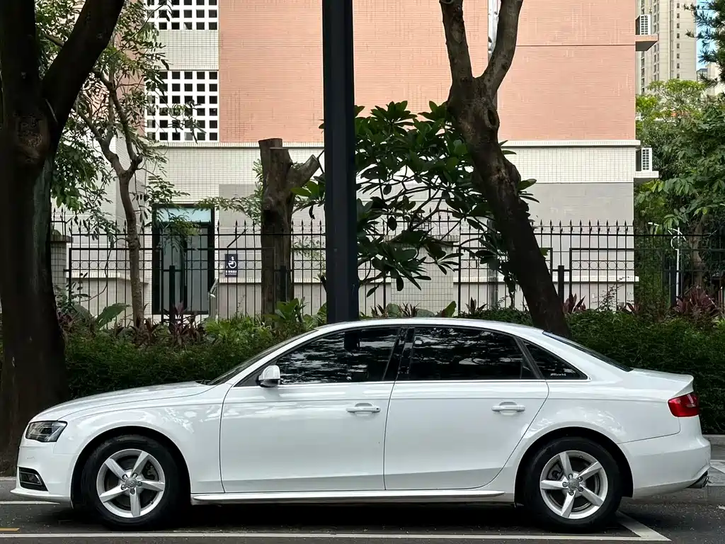 Audi A4L 2015