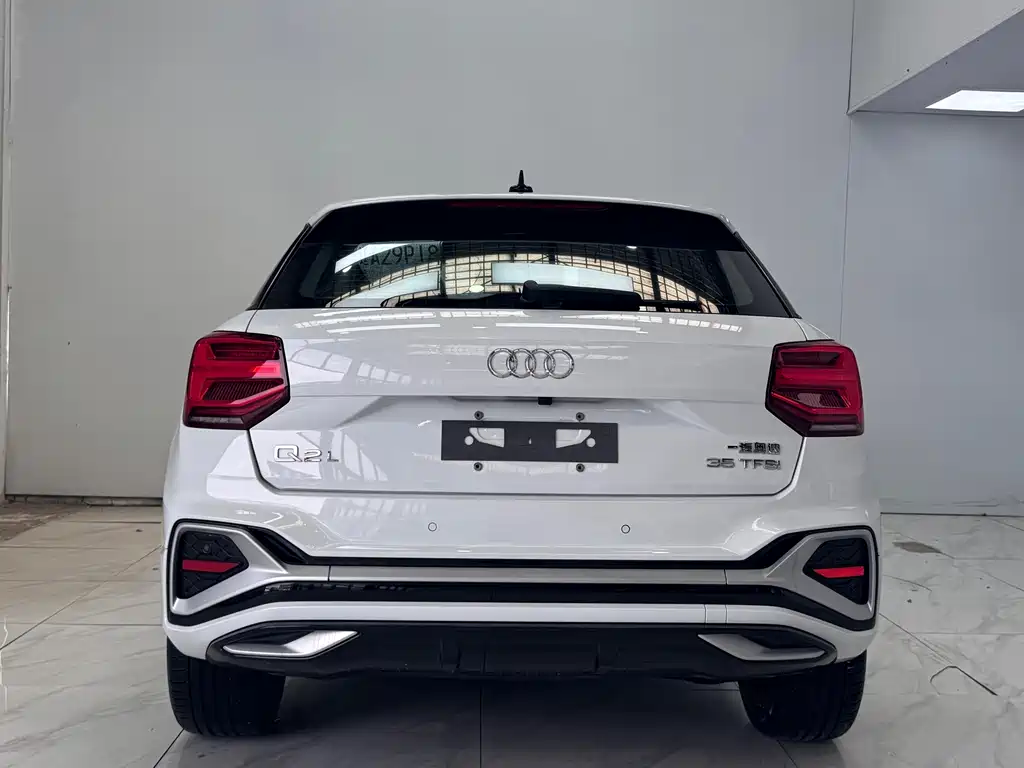 Audi Q2L 2021