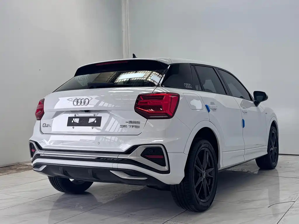 Audi Q2L 2021