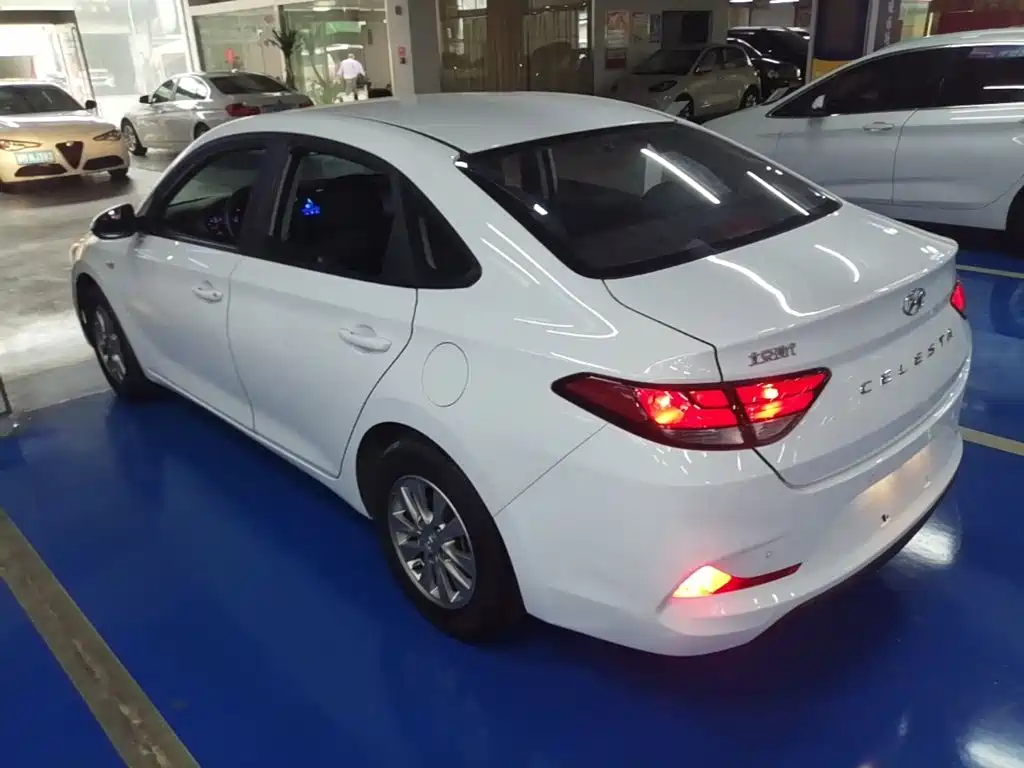 Hyundai Elantra 2021 — фото 5