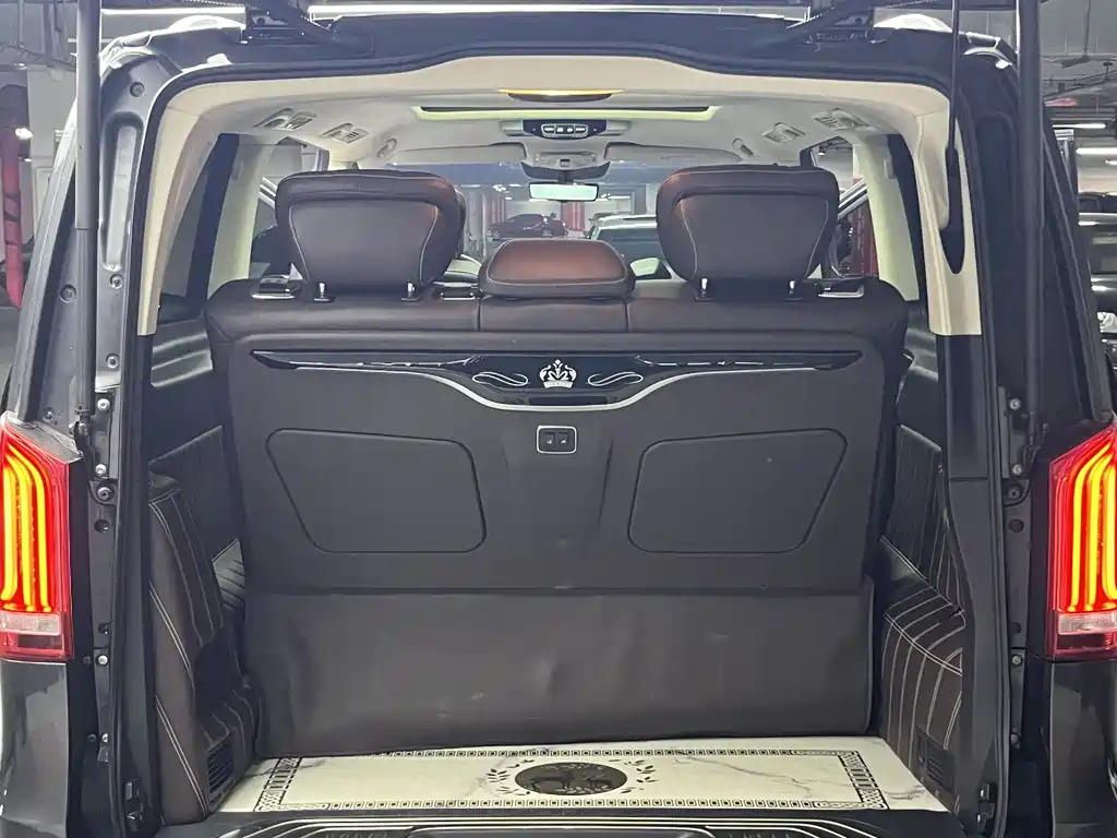 Mercedes-Benz V-Class 2021 — фото 33
