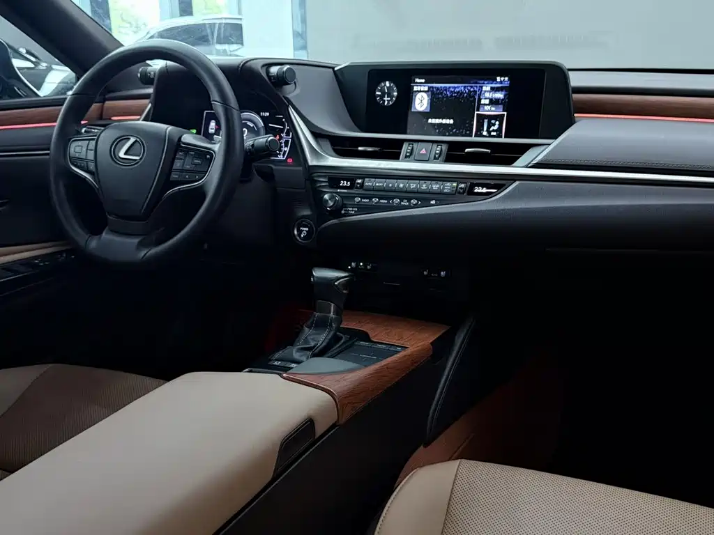 Lexus ES 2019 — фото 9