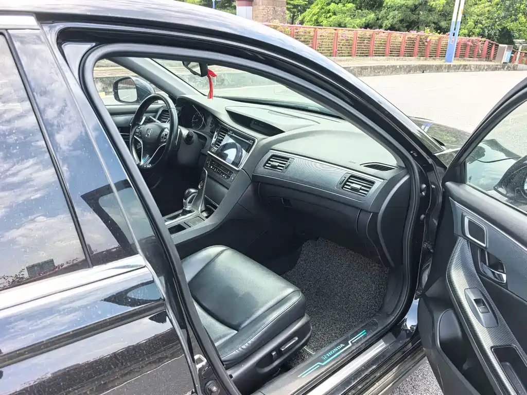 Honda Spirior 2015 — фото 12
