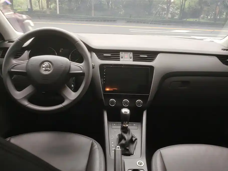 Skoda Octavia 2015 — фото 12
