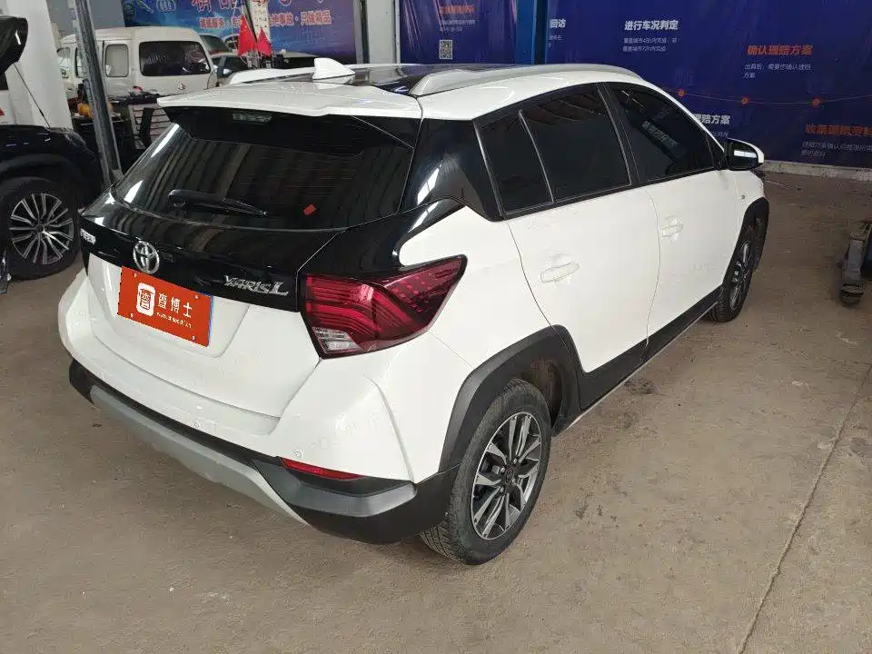 Toyota Yaris L 2022 — фото 5
