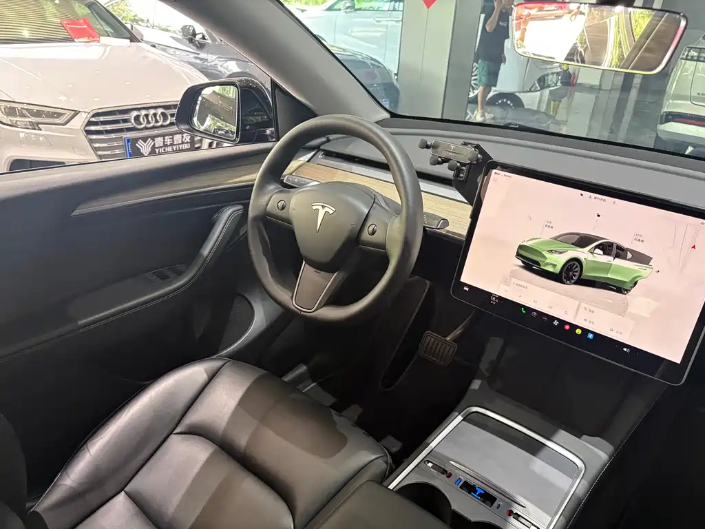 Tesla Model Y 2023 — фото 10