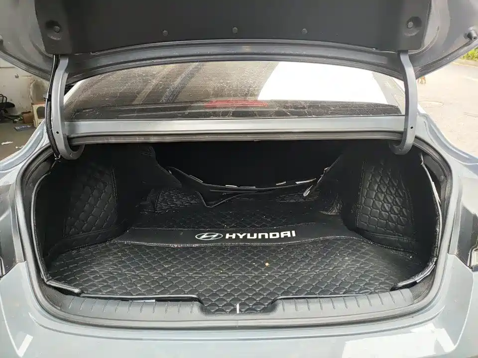 Hyundai Elantra 2023 — фото 11