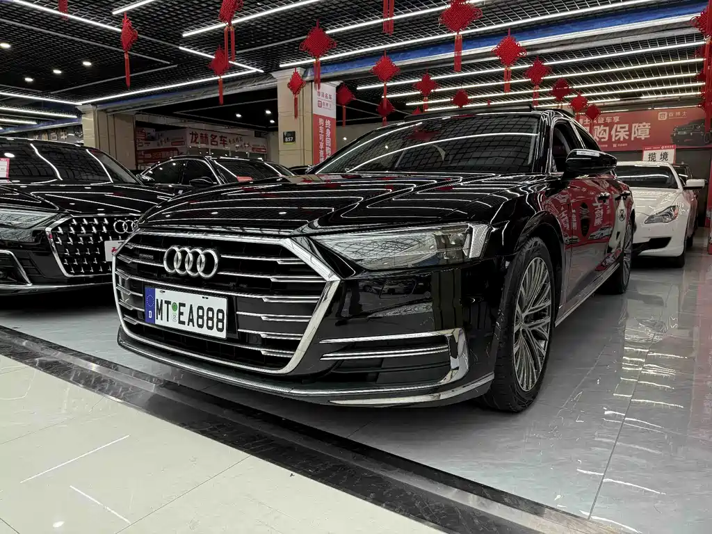 Audi A8 2018 — фото 1