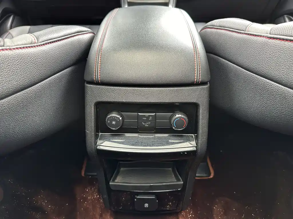 Ford Edge 2020 — фото 17