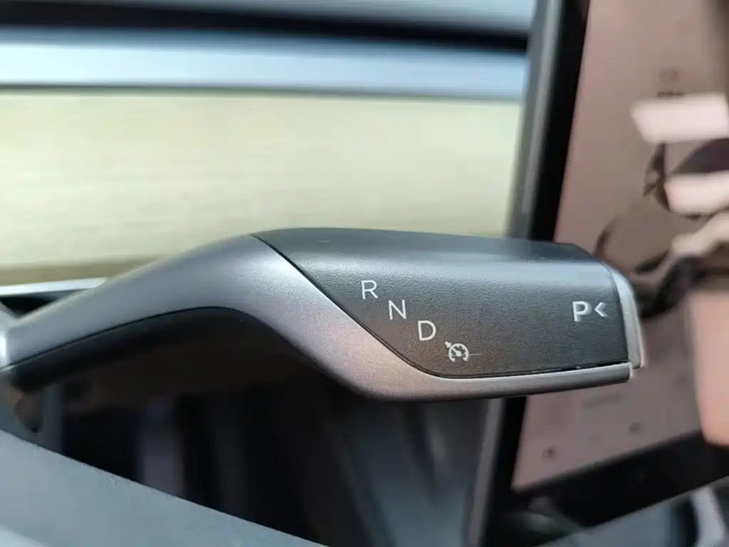 Tesla Model Y 2023 — фото 14