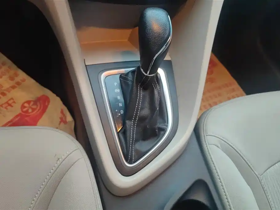 Buick Excelle 2015 — фото 16