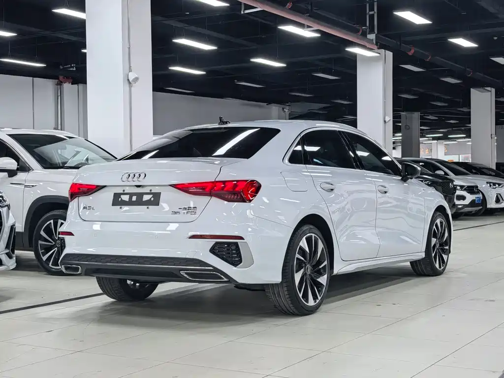 Audi A3 2023 — фото 24