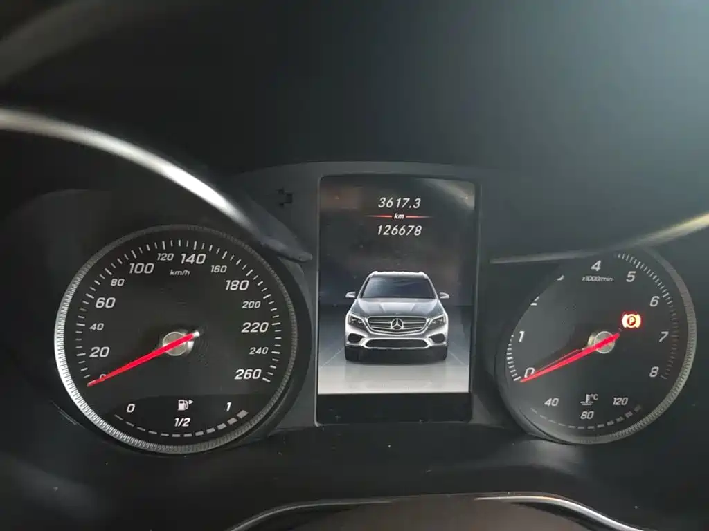Mercedes-Benz GLC 2018 — фото 12