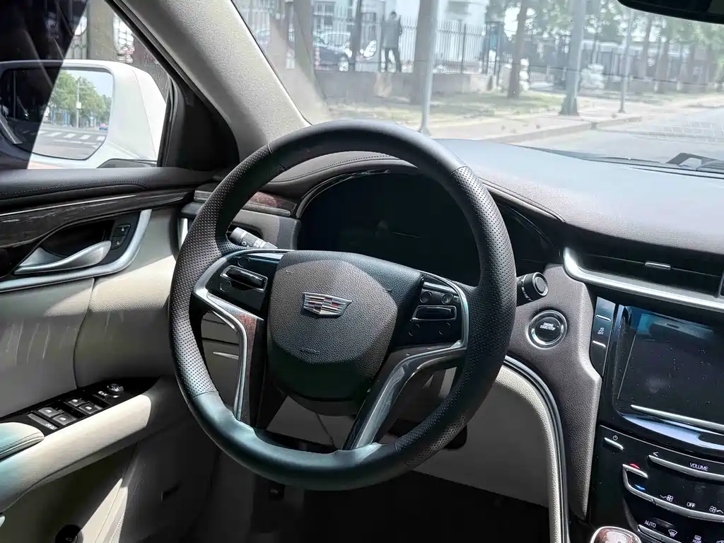 Cadillac XTS 2016 — фото 10