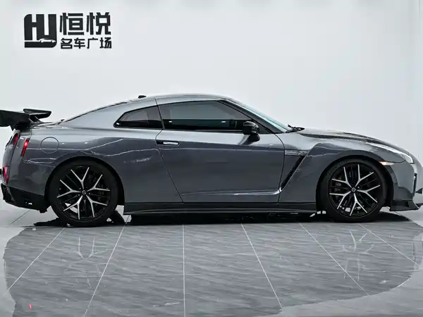 Nissan GT-R 2012
