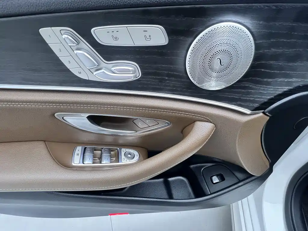 Mercedes-Benz E-Class 2021 — фото 17