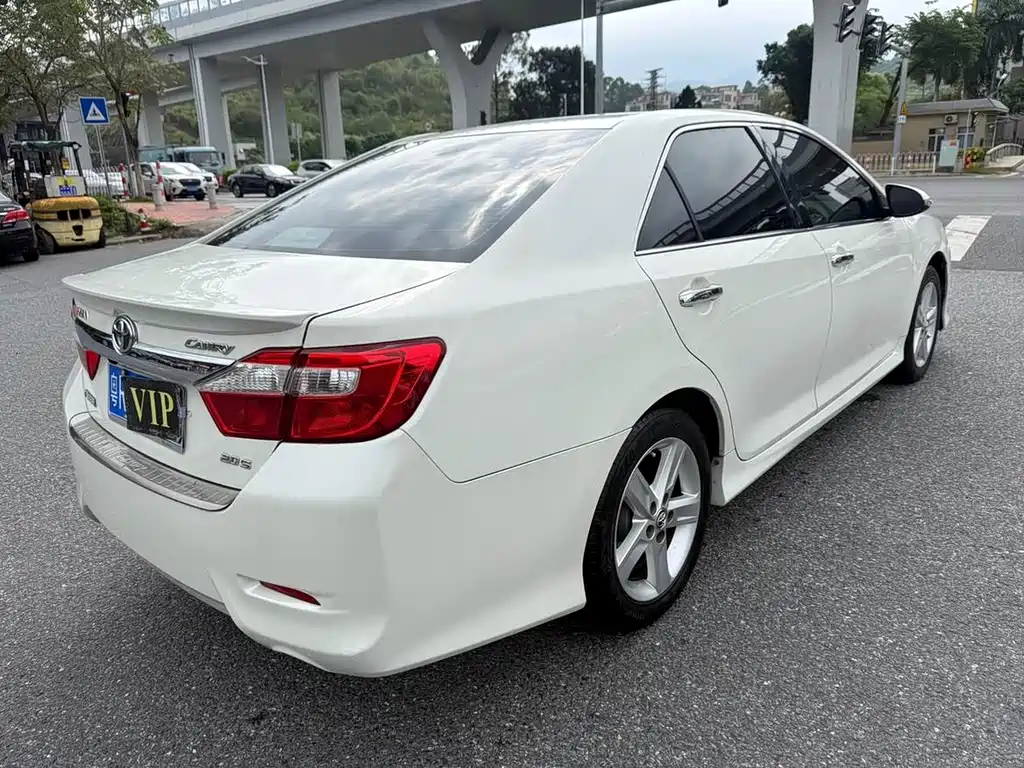 Toyota Camry 2014 — фото 5