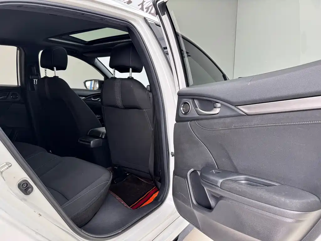 Honda Civic 2020 — фото 11